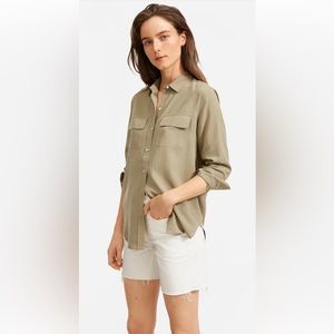 Everlane The Washable Silk Relaxed Shirt in Covert Green, Size 12